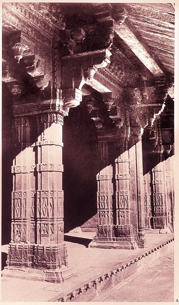5Arrt%20Pillars.tif